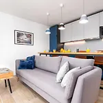 Port Apartment *