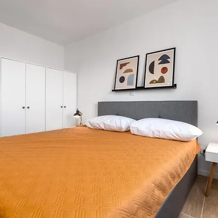 Apartment Port *