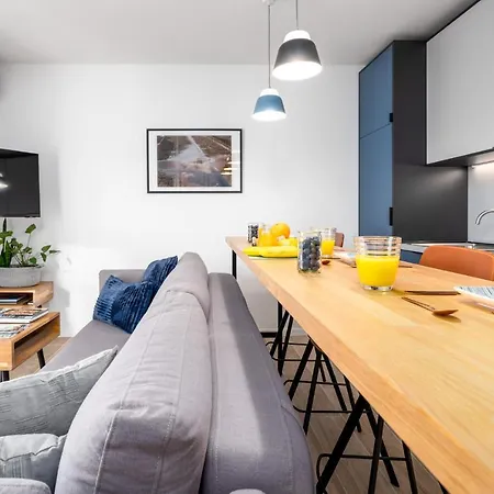 Apartment Port *